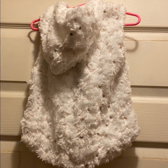 Little lass vest white and gold size 3T. - Picture 2 of 4